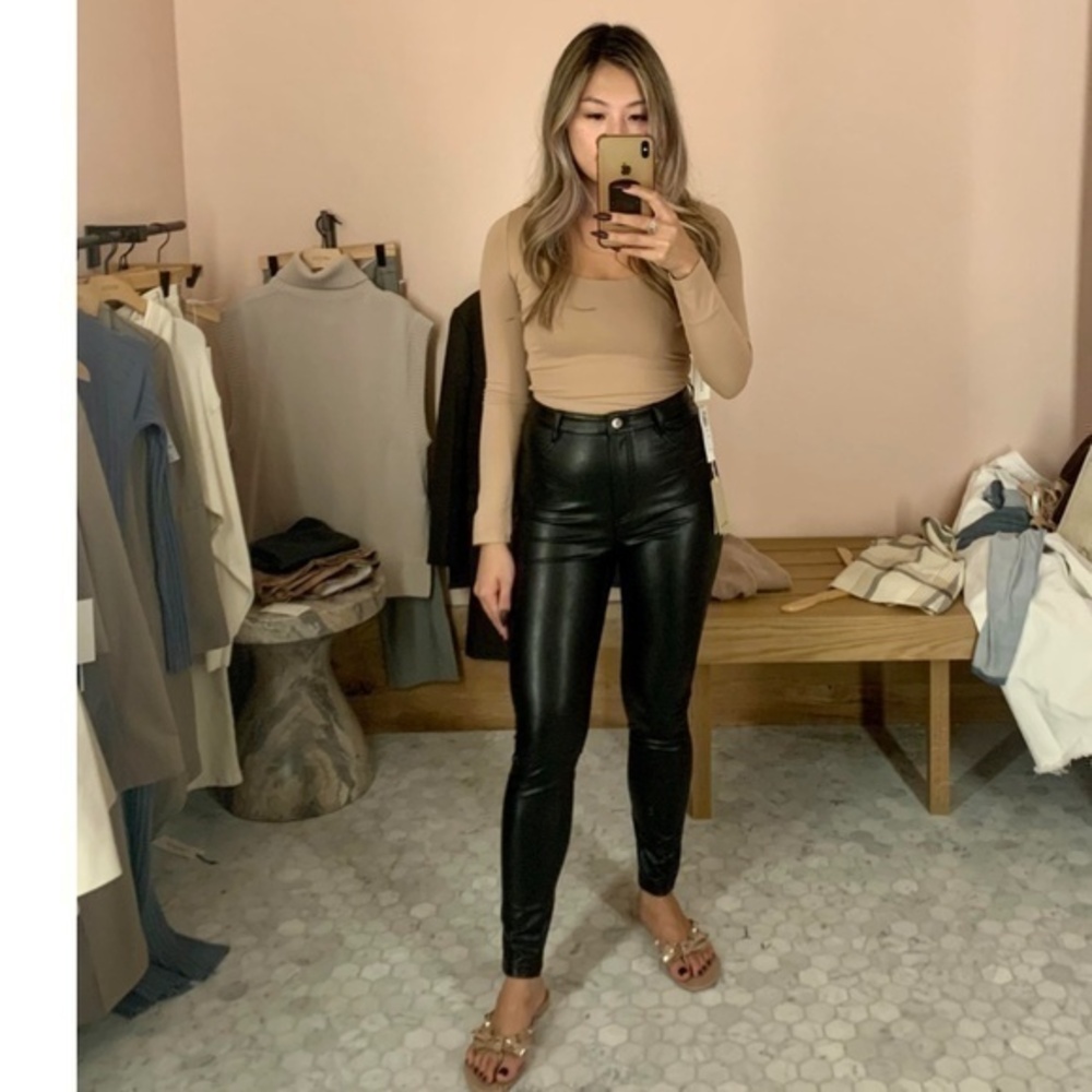 Aritzia Wilfred Free Charm High Rise Vegan Faux Leather Pants in Black Size 2